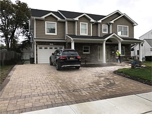 cambridge sahara chestnut driveway hicksville new construction stasi house builder cultured stone veneer face of house siding brown